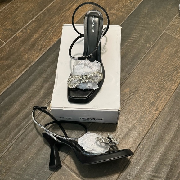 NIB Alicepub Rhinestone Strappy Chunky Heel w/Bow - Picture 2 of 16